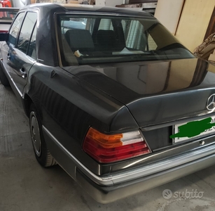 Usato 1991 Mercedes E200 2.0 Benzin (5.500 €)