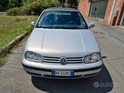 Usato 2000 VW Golf Cabriolet 1.6 Benzin 101 CV (3.200 €)