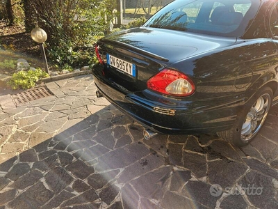 Usato 2004 Jaguar X-type 3.0 Benzin 230 CV (15.000 €)