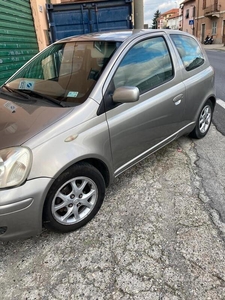 Usato 2005 Toyota Yaris 1.0 Benzin 68 CV (3.800 €)