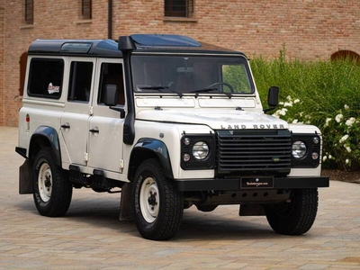 Usato 2006 Land Rover Defender 2.5 Diesel 122 CV (51.600 €)