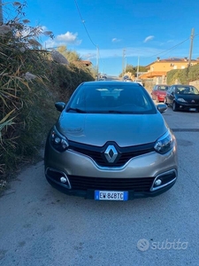 Usato 2014 Renault Captur Benzin (8.900 €)