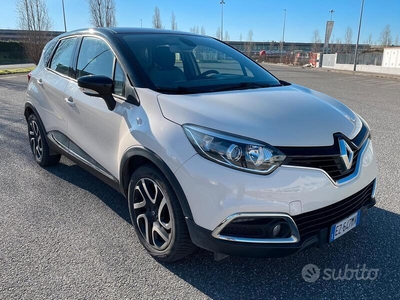 Usato 2015 Renault Captur 0.9 Benzin 90 CV (10.700 €)