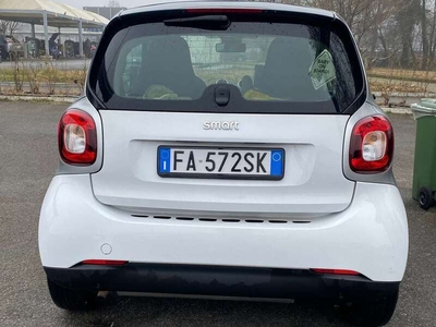 Usato 2015 Smart ForTwo Coupé 1.0 Benzin 71 CV (8.600 €)