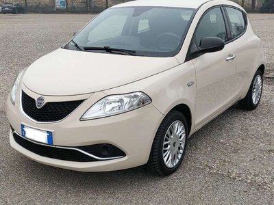 Usato 2016 Lancia Ypsilon 1.2 Benzin 69 CV (8.500 €)