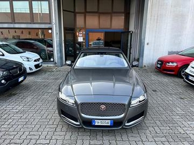 Jaguar XF 2.0 D 180 CV AWD aut. Pure Business