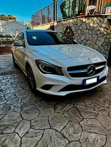 Mercedes-Benz CLA 200D Shooting Brake Automatic