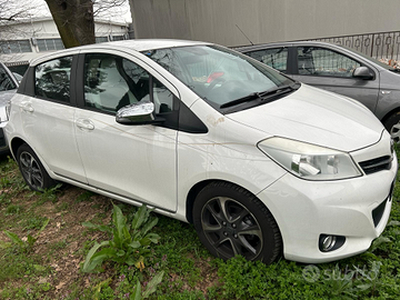 Toyota yaris 1.0benz full optional 2013 tagliandat