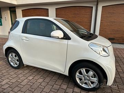 Vendo Toyota iQ