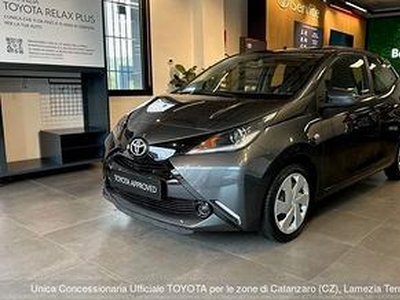 Toyota Aygo 1.0 VVT-i 69 CV 5 porte x-play