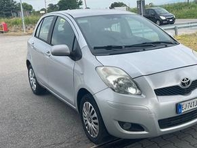 Toyota Yaris 1.0 5 porte