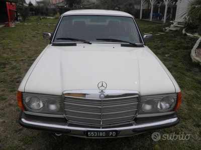 Usato 1980 Mercedes 200 Benzin (8.500 €)