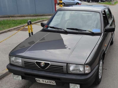 Usato 1987 Alfa Romeo 33 1.5 Benzin 105 CV (8.000 €)