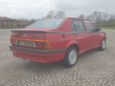 Usato 1988 Alfa Romeo 75 2.0 Benzin 145 CV (15.000 €)