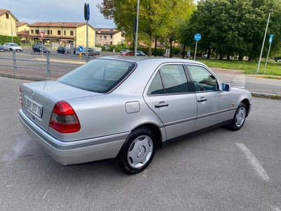 Usato 1995 Mercedes C180 1.8 Benzin 122 CV (2.900 €)