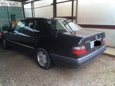Usato 1995 Mercedes E200 2.0 Benzin 136 CV (6.000 €)