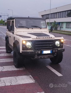 Usato 1996 Land Rover Defender 2.0 Benzin 136 CV (18.000 €)