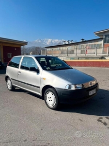 Usato 1997 Fiat Punto 1.2 Benzin 73 CV (2.200 €)
