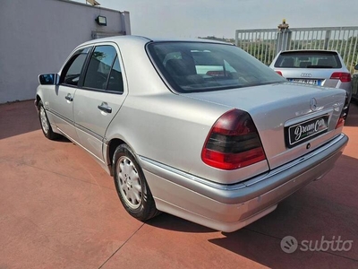 Usato 2000 Mercedes C200 2.0 Diesel 136 CV (1.500 €)