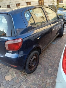 Usato 2000 Toyota Yaris 1.3 Benzin 86 CV (2.000 €)