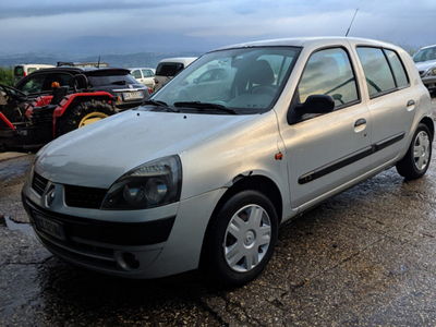 Usato 2001 Renault Clio II 1.1 Benzin 58 CV (700 €)