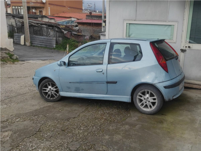 Usato 2002 Fiat Punto 1.9 Diesel 86 CV (900 €)