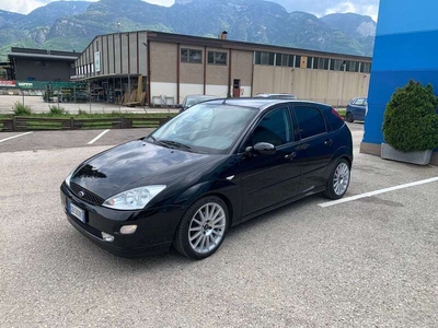 Usato 2002 Ford Focus 1.6 Benzin 101 CV (10.000 €)