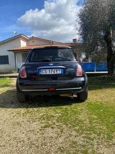 Usato 2004 Mini Cooper Benzin (2.250 €)