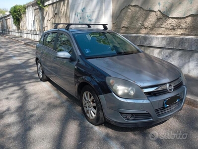 Usato 2004 Opel Astra 1.7 Diesel 101 CV (900 €)