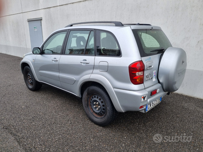 Usato 2004 Toyota RAV4 2.0 Diesel 116 CV (3.700 €)