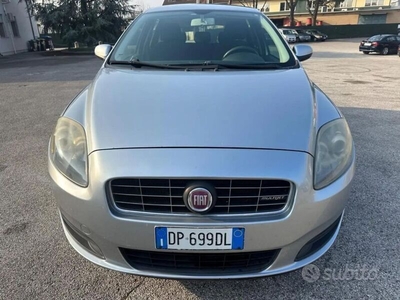 Usato 2005 Fiat Croma 1.9 Benzin 120 CV (1.750 €)