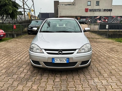 Usato 2005 Opel Corsa 1.2 Benzin 80 CV (2.690 €)