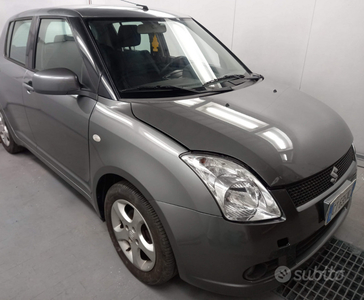 Usato 2005 Suzuki Swift 1.3 Benzin 92 CV (3.200 €)