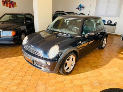 Usato 2006 Mini Cooper 1.6 Benzin 116 CV (4.000 €)