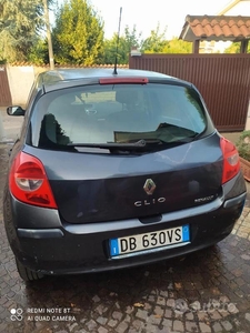 Usato 2006 Renault Clio Benzin (2.200 €)