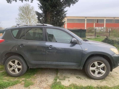 Usato 2006 Toyota RAV4 2.2 Diesel 136 CV (3.700 €)