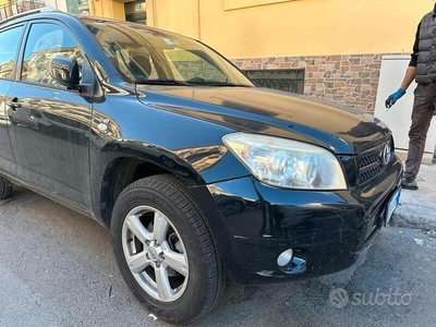 Usato 2006 Toyota RAV4 Diesel (2.950 €)