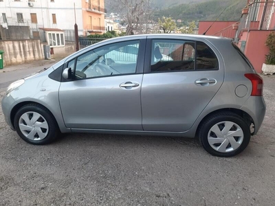 Usato 2006 Toyota Yaris 1.3 Benzin 87 CV (4.000 €)