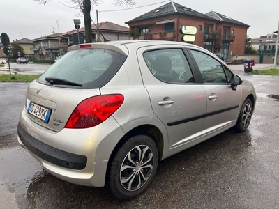 Usato 2007 Peugeot 207 1.4 Benzin 88 CV (4.490 €)