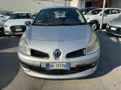 Usato 2007 Renault Clio 1.1 Benzin 75 CV (1.450 €)