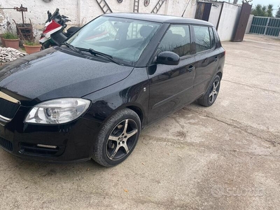 Usato 2007 Skoda Fabia 1.2 Benzin 69 CV (2.300 €)