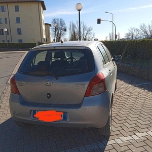 Usato 2007 Toyota Yaris 1.3 Benzin 87 CV (3.500 €)