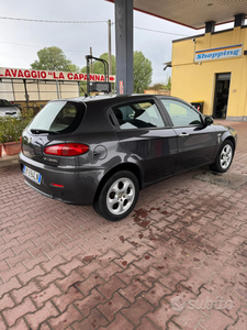 Usato 2008 Alfa Romeo 147 1.6 Benzin 105 CV (4.000 €)