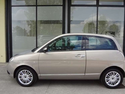 Usato 2009 Lancia Ypsilon 1.4 Benzin 77 CV (5.500 €)