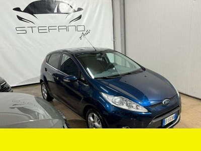 Usato 2010 Ford Fiesta 1.2 Benzin 82 CV (4.300 €)