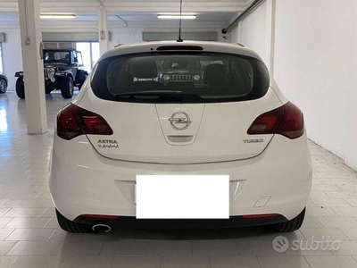 Usato 2010 Opel Astra 1.4 Benzin 140 CV (3.990 €)