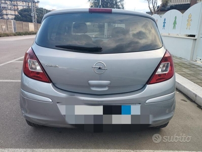 Usato 2010 Opel Corsa Benzin (3.000 €)