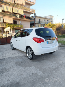 Usato 2010 Opel Meriva 1.4 Benzin 120 CV (3.699 €)