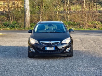 Usato 2011 Opel Astra 1.4 Benzin 140 CV (5.399 €)