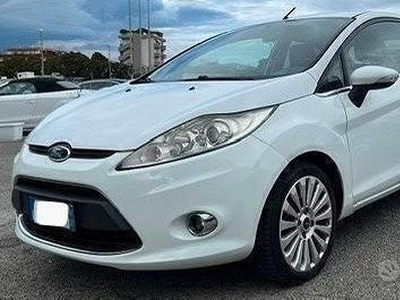 Usato 2012 Ford Fiesta 1.2 Benzin 75 CV (6.500 €)